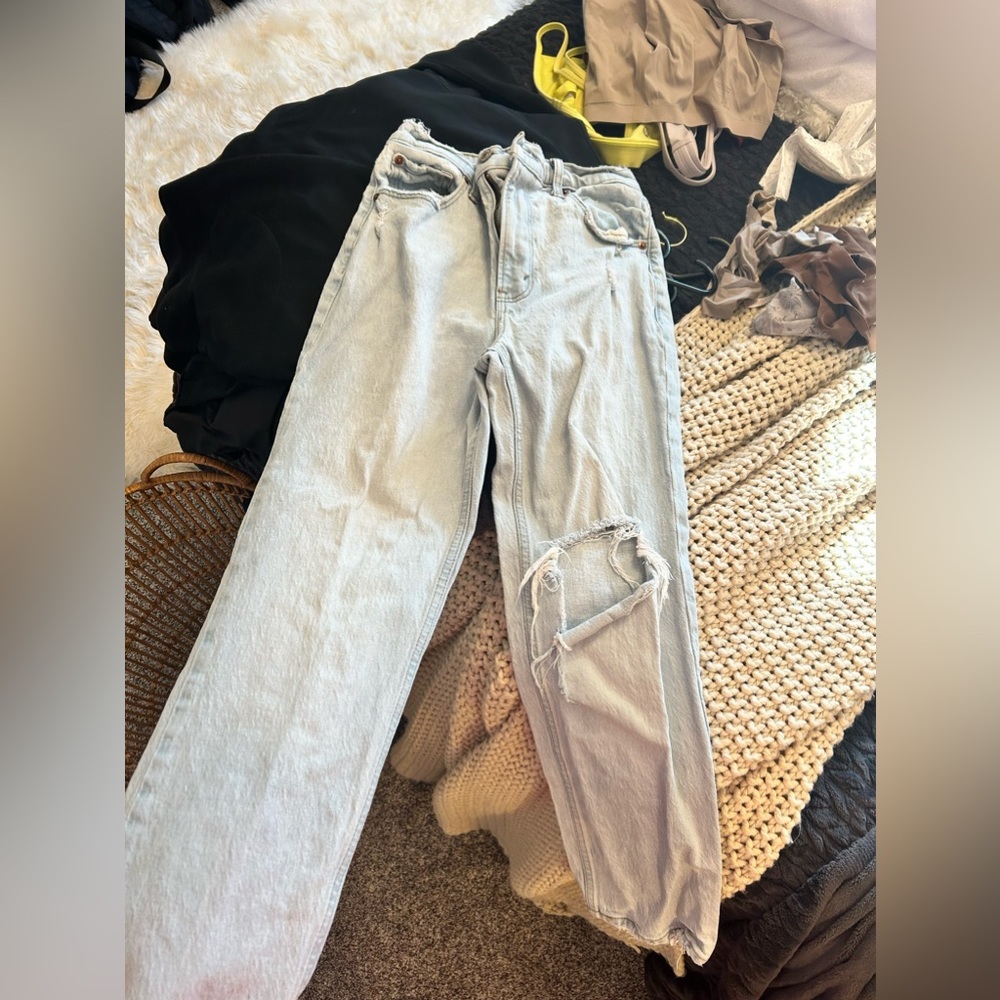 Abercrombie 90’s ultra high rise straight jeans in light denim size 26 x-short